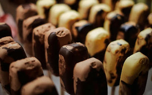 Paletas de proteína cubiertas de chocolate 